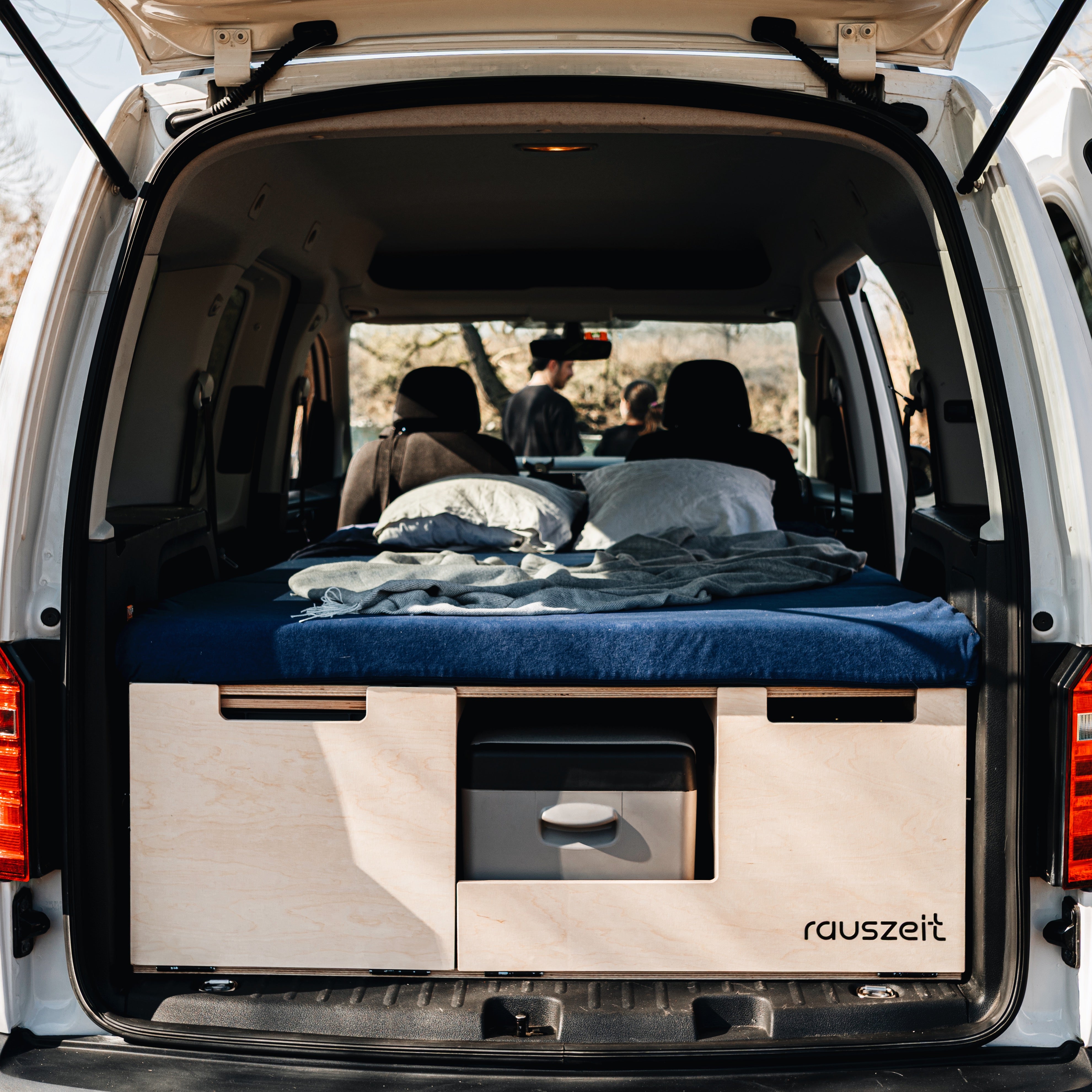 Campingbox für Hochdachkombis mit großem Bett