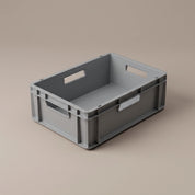 Graue Eurobox 60 × 40 × 15 cm in der Schrägansicht