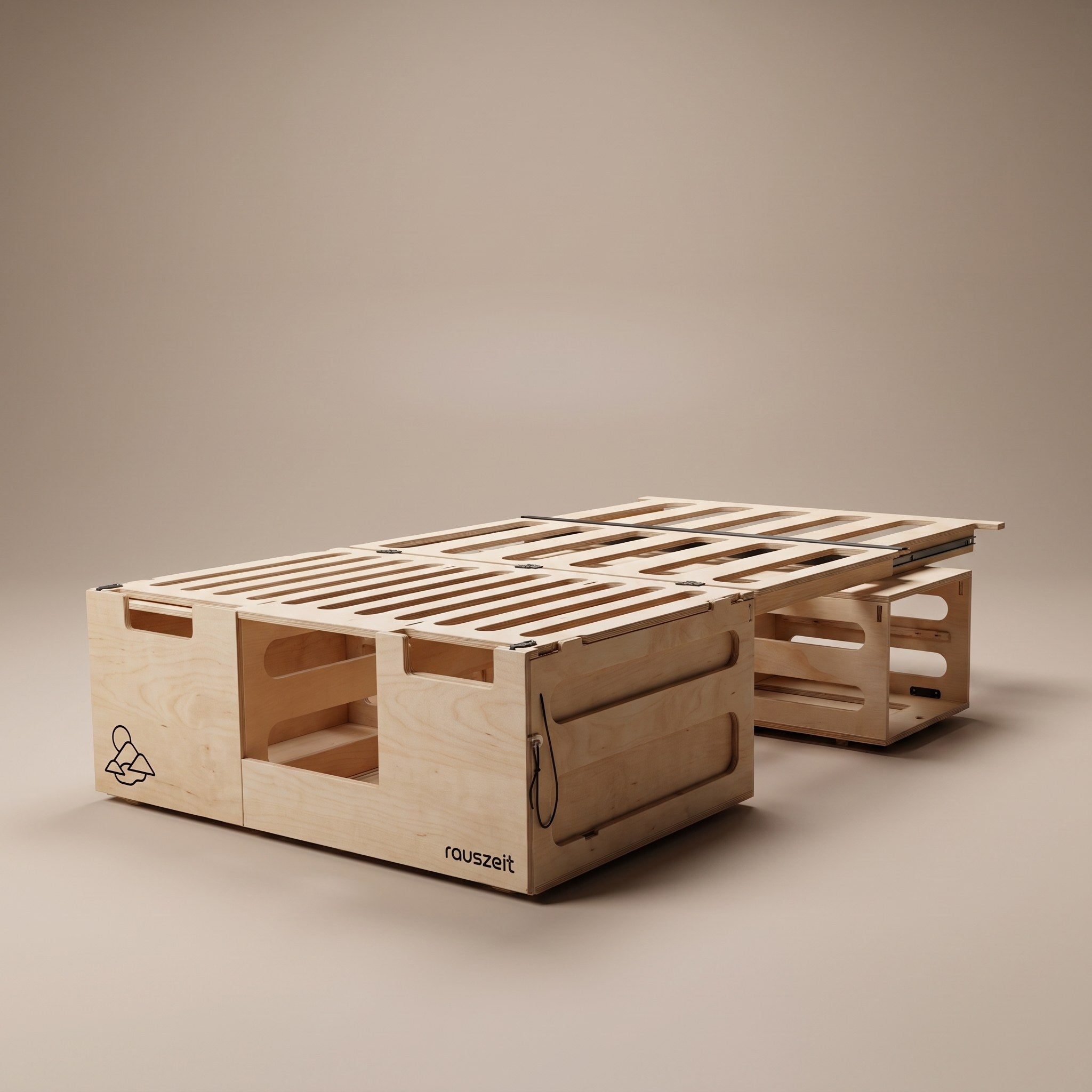 Rauszeit Campingbox mit ausgezogenem Schiebebett aufliegend auf der Zusatzbox — Studio-Rendering